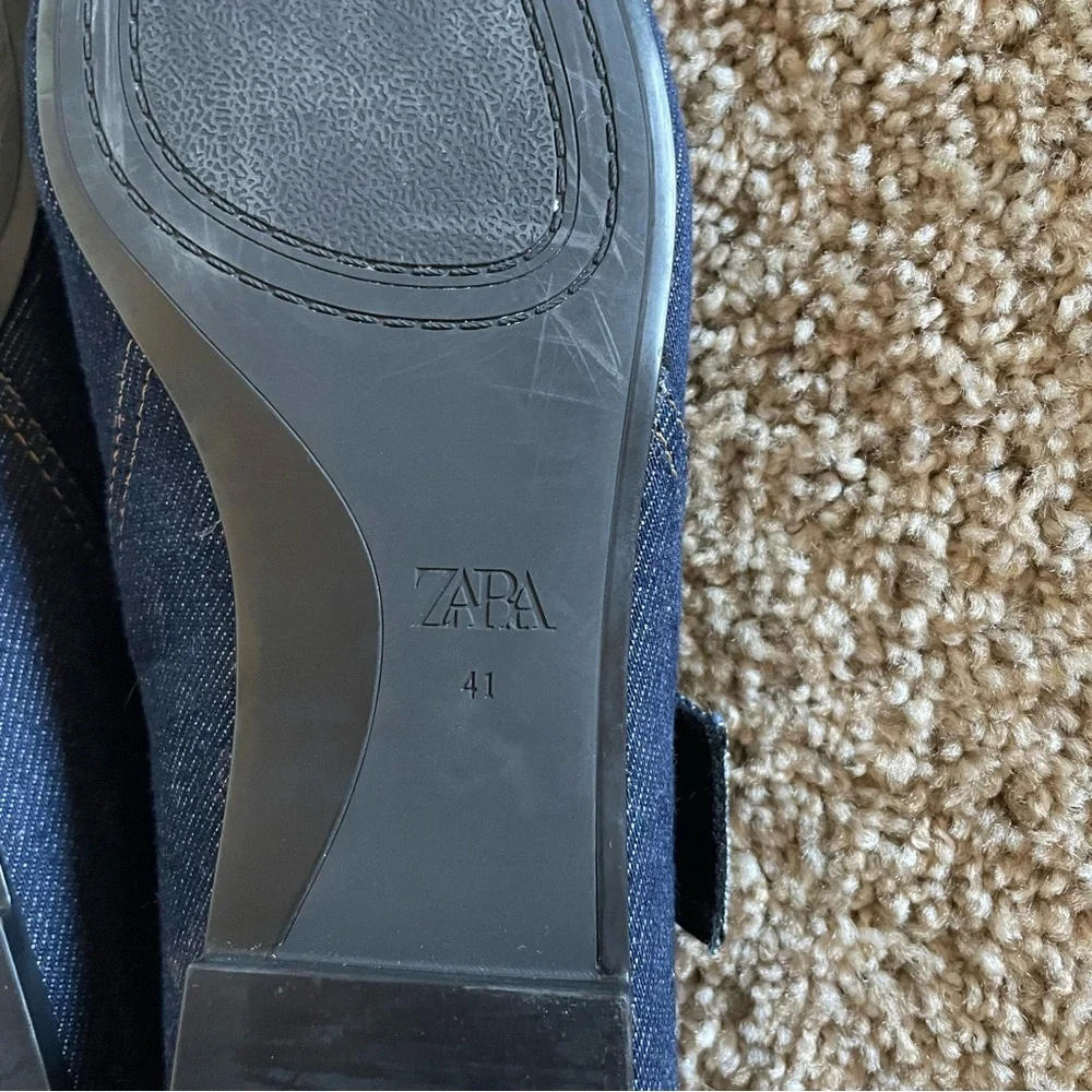 Zara Mary Jane Denim Flats Women’s 10 Blue Dark Wash
Minimalist Chic Everyday - Picture 16 of 16